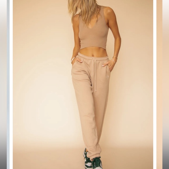 RESA Bodhi sweatpants in sand. - Picture 3 of 8